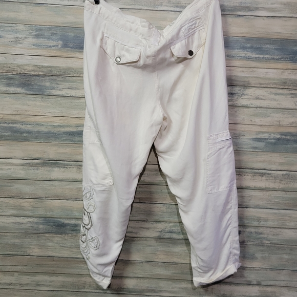 DA-NANG SILK CROPPED PANTS - Picture 2 of 10